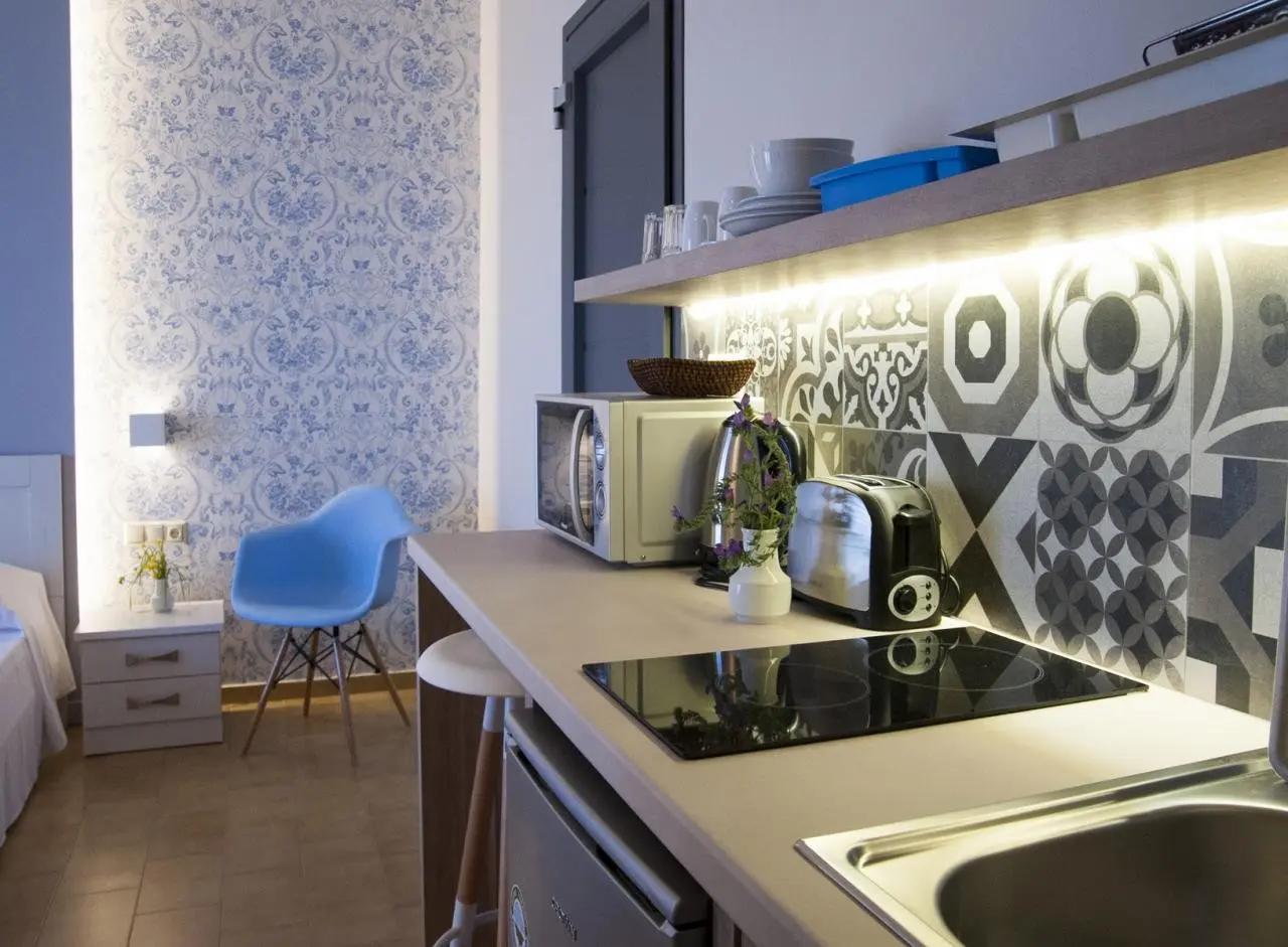 Cressida Seaside Apartments — CRESSIDA SEASIDE APARTMENTS