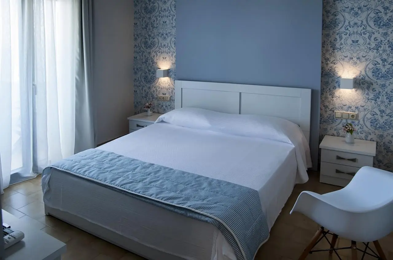 Cressida Seaside Apartments — CRESSIDA SEASIDE APARTMENTS