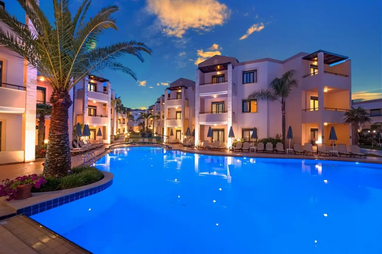 Basen w hotelu Creta Palm Aparthotel