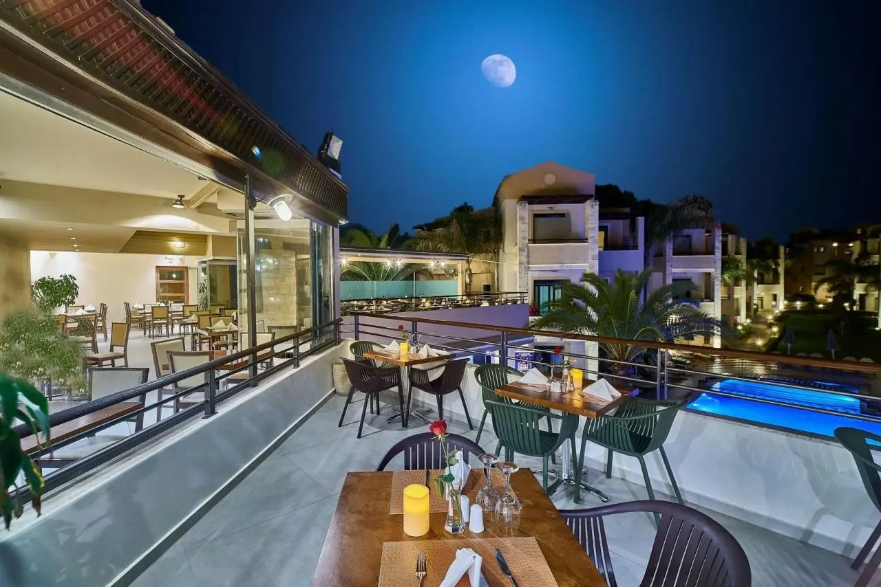 Basen w hotelu Creta Palm Aparthotel