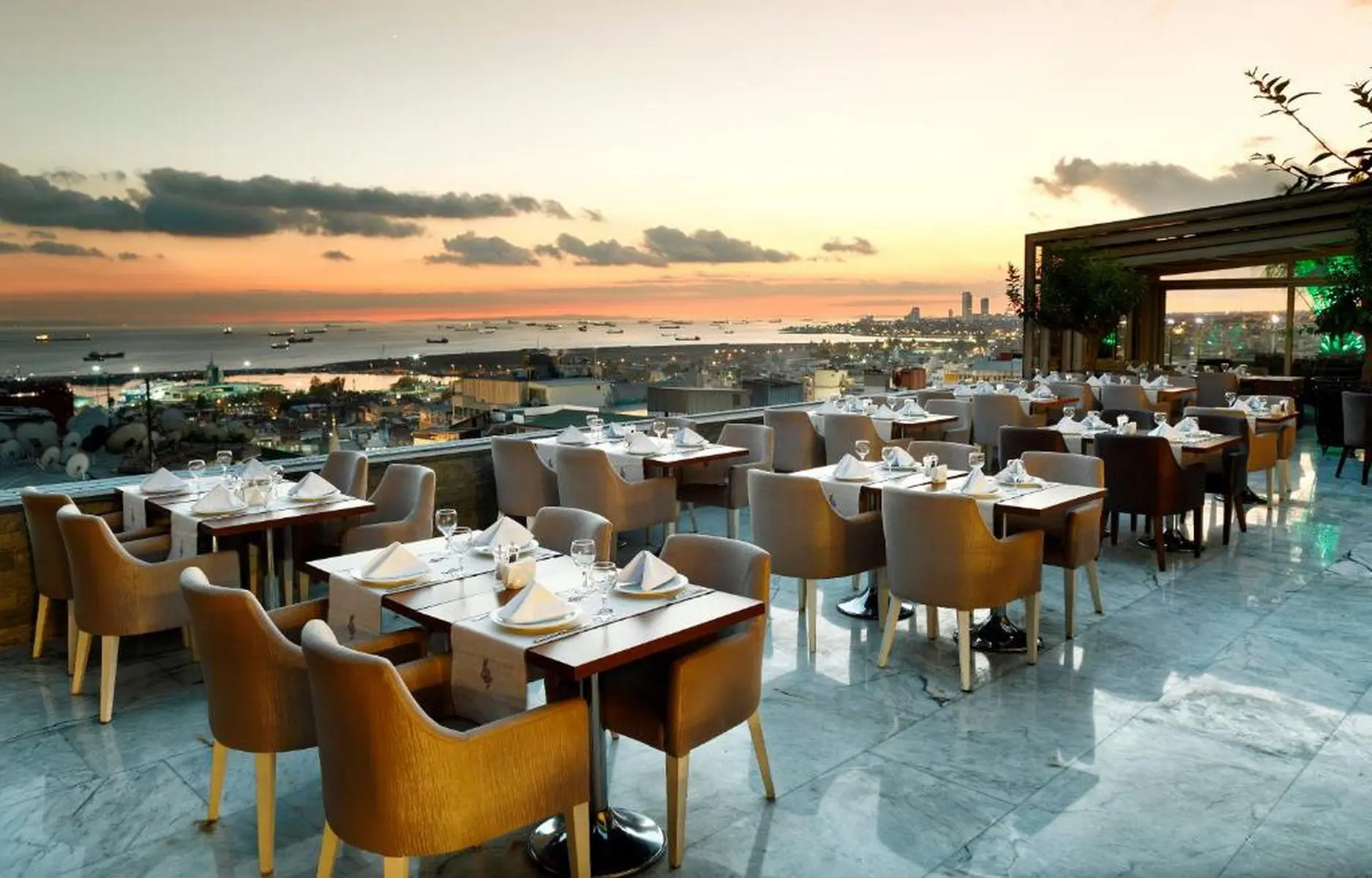 Dark Hill Hotel — DARK HILL