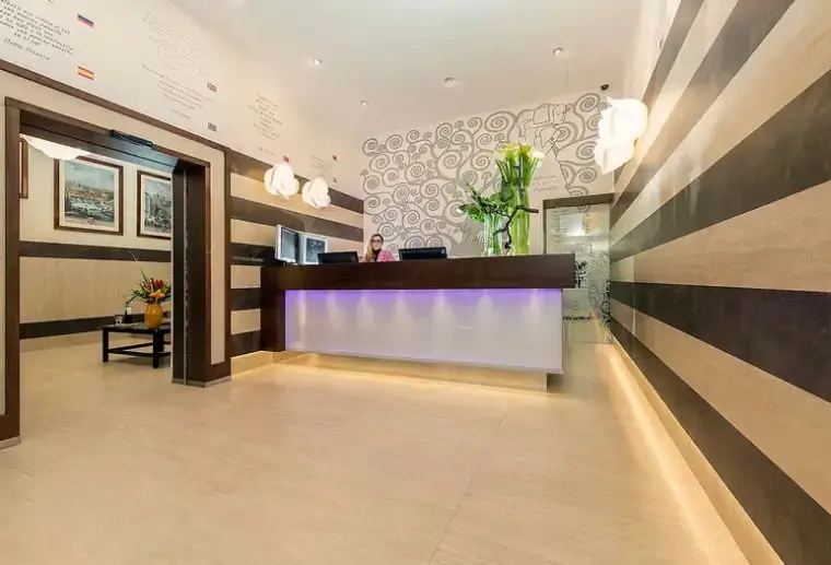 Lobby hotelu Des Artistes