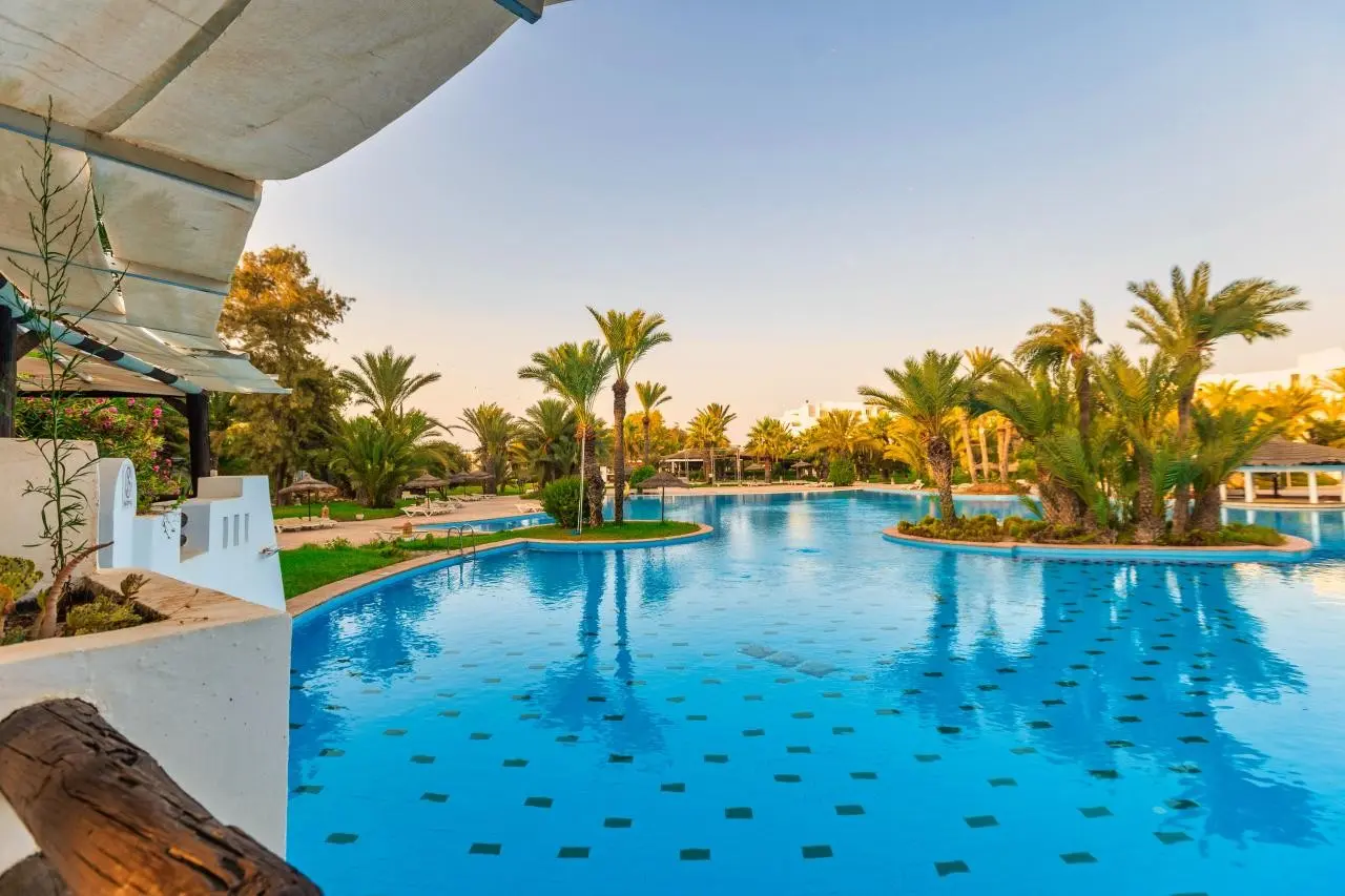 Basen w hotelu Djerba Resort
