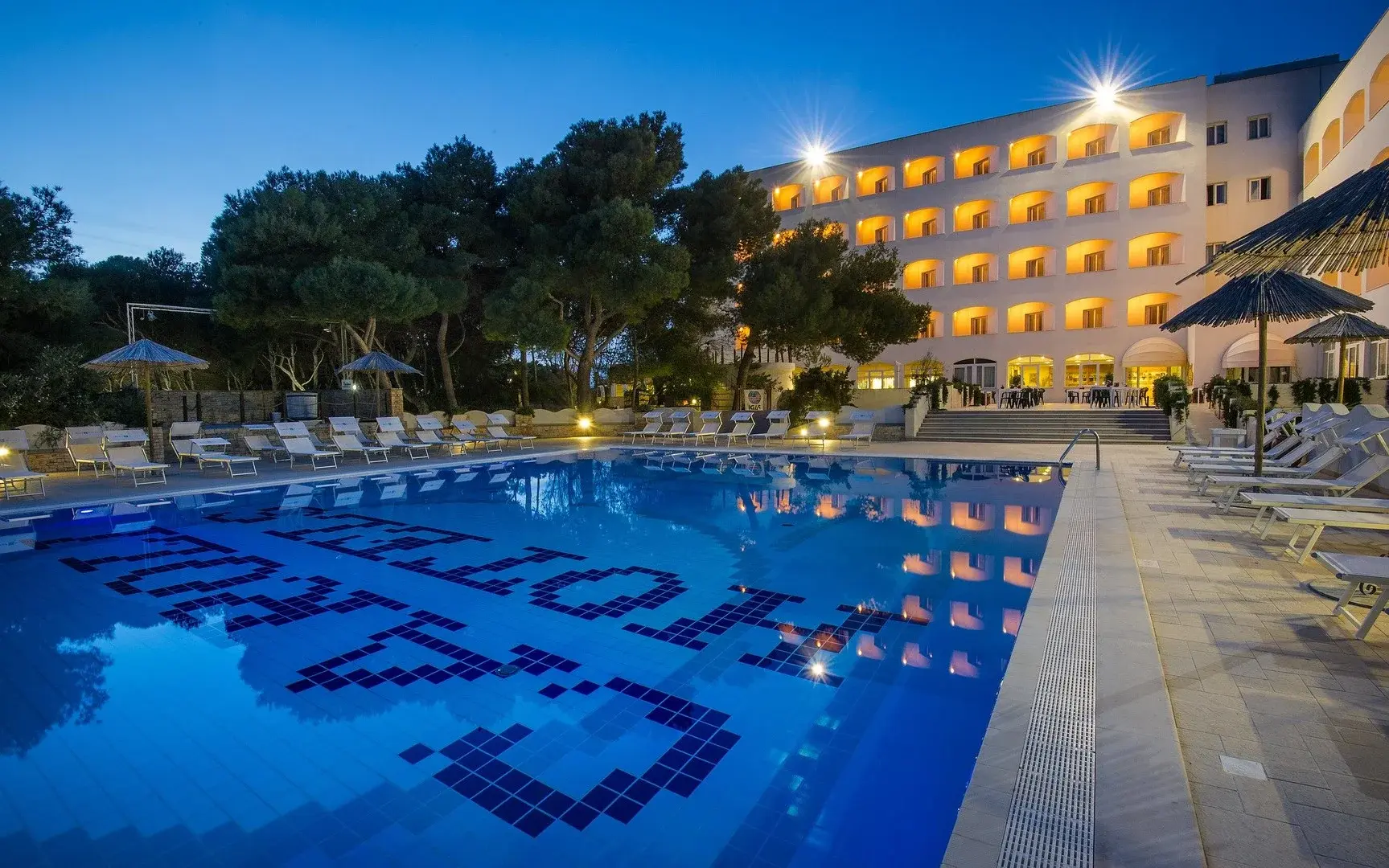 Basen w hotelu Ecoresort Le Sirene - Caroli Hotels