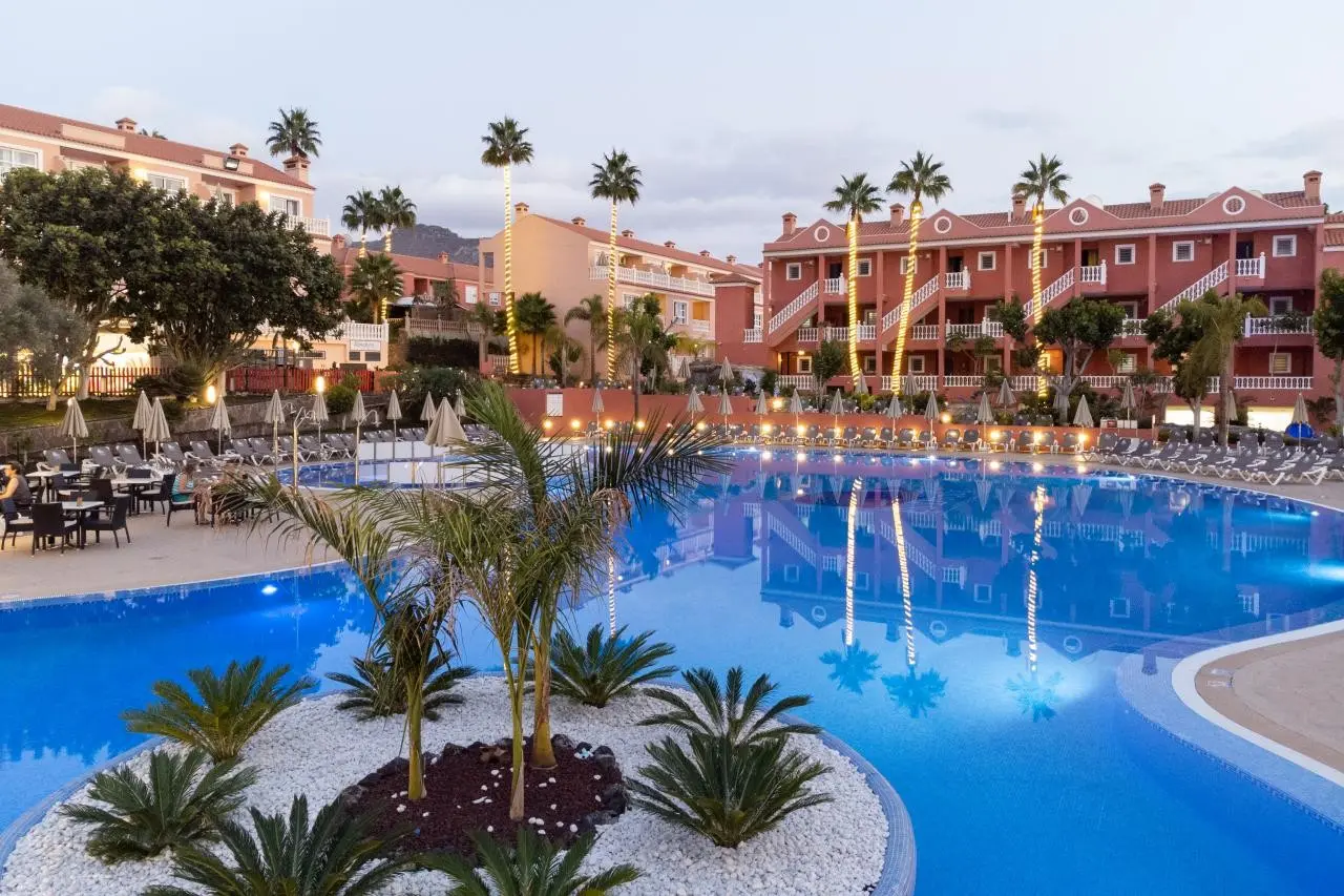 El Duque Hotel — EL DUQUE