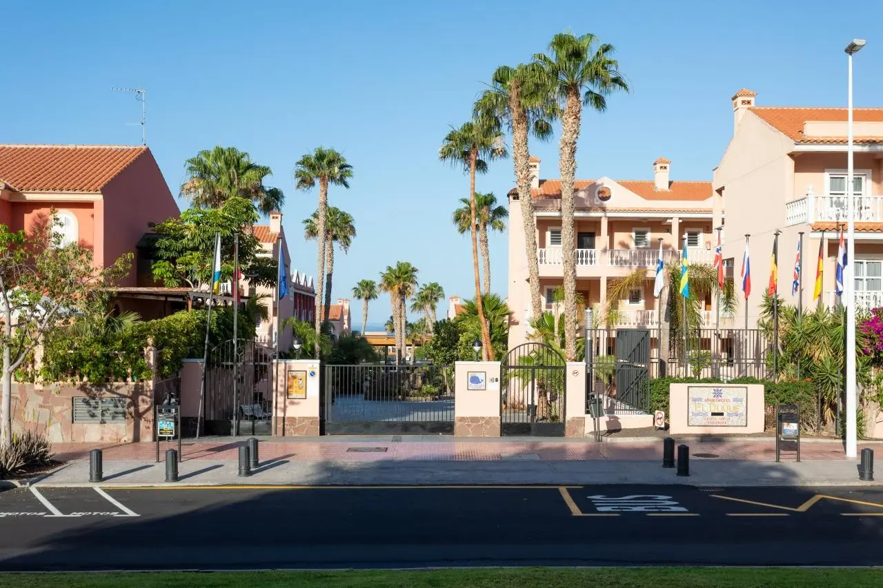 El Duque Hotel — EL DUQUE