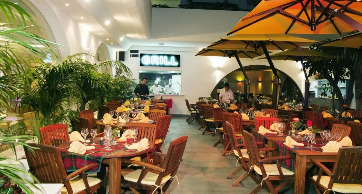 Restauracja i jedzenie w hotelu El Greco Hotel