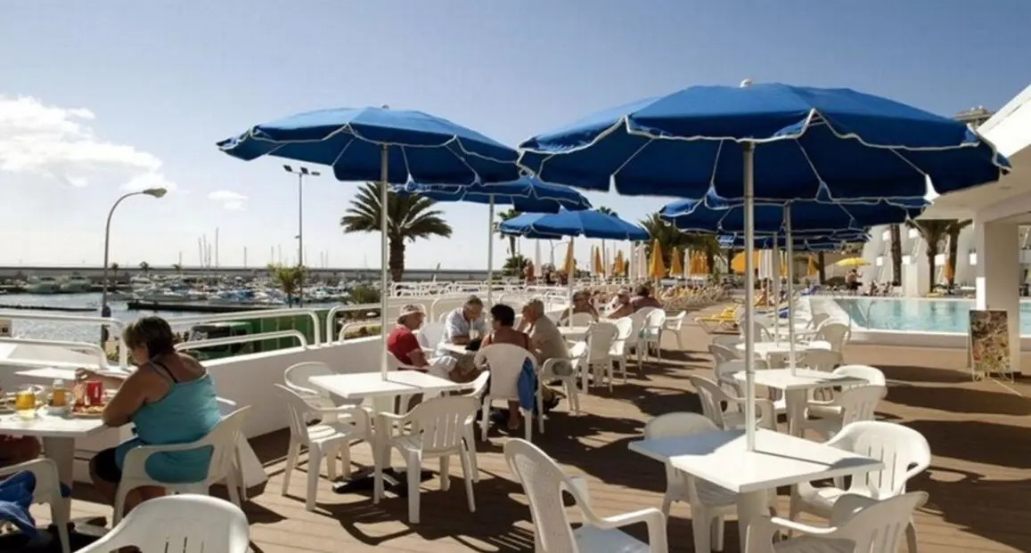 Restauracja i jedzenie w hotelu El Greco Hotel