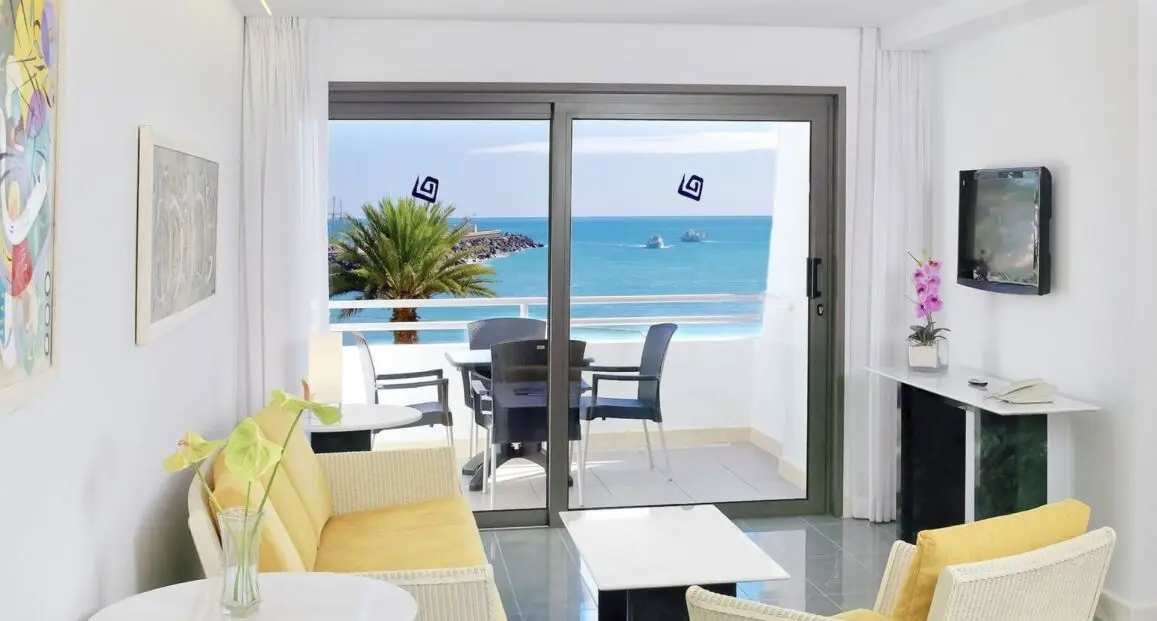 Plaża przy hotelu El Greco Hotel