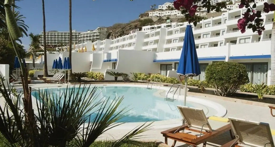 Basen w hotelu El Greco Hotel