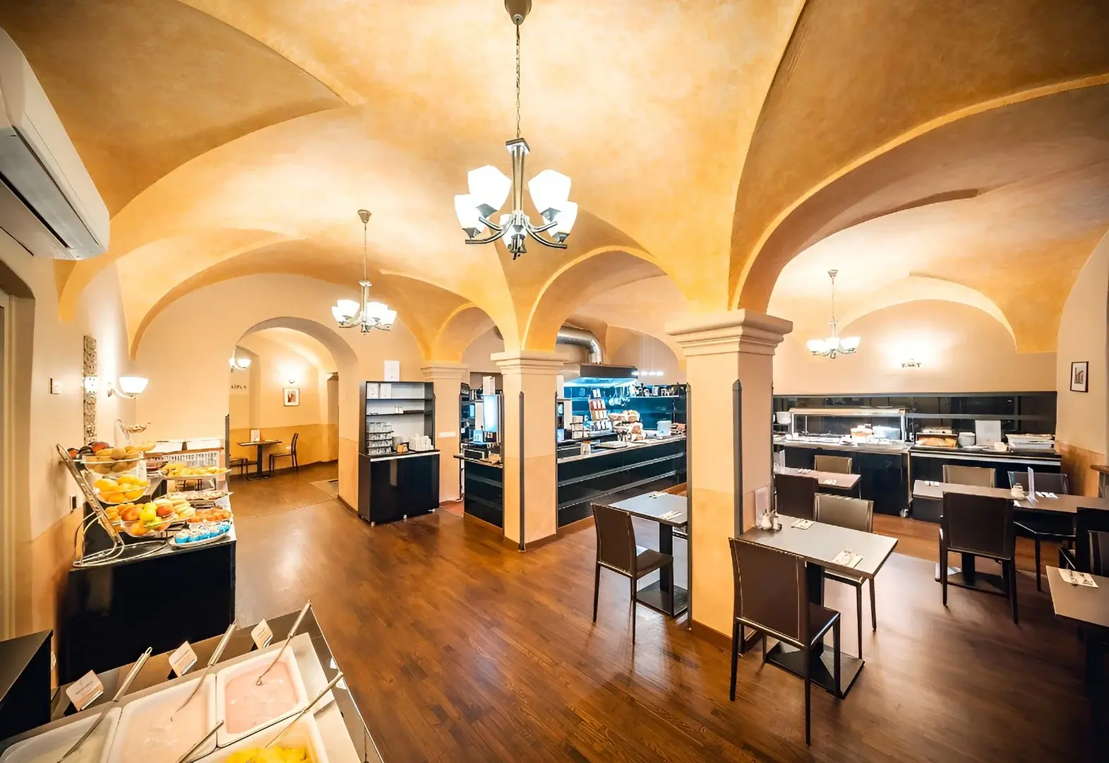 Restauracja i jedzenie w hotelu Élite Prague