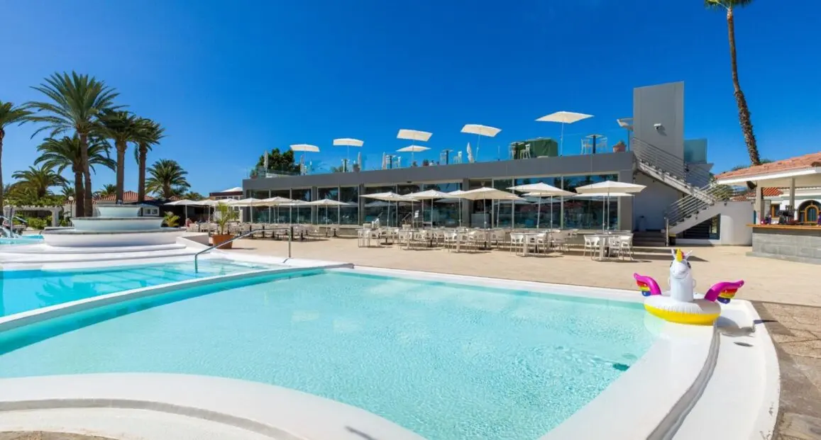 Basen w hotelu Eó Suite Hotel Jardin Dorado