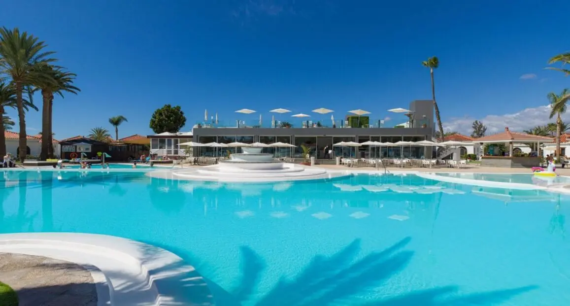 Basen w hotelu Eó Suite Hotel Jardin Dorado