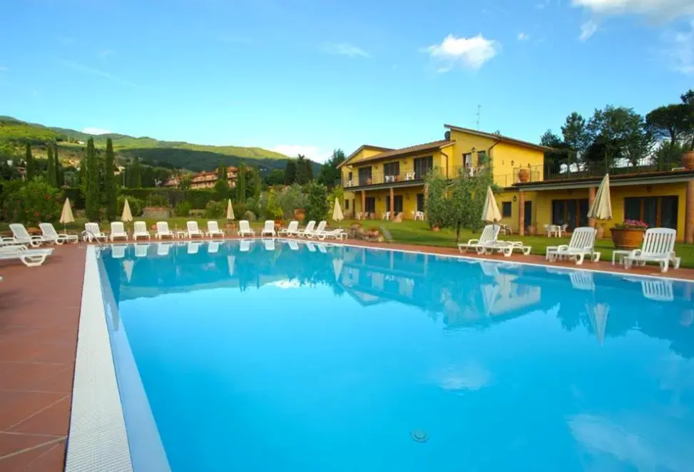 Basen w hotelu Fattoria degli Usignoli