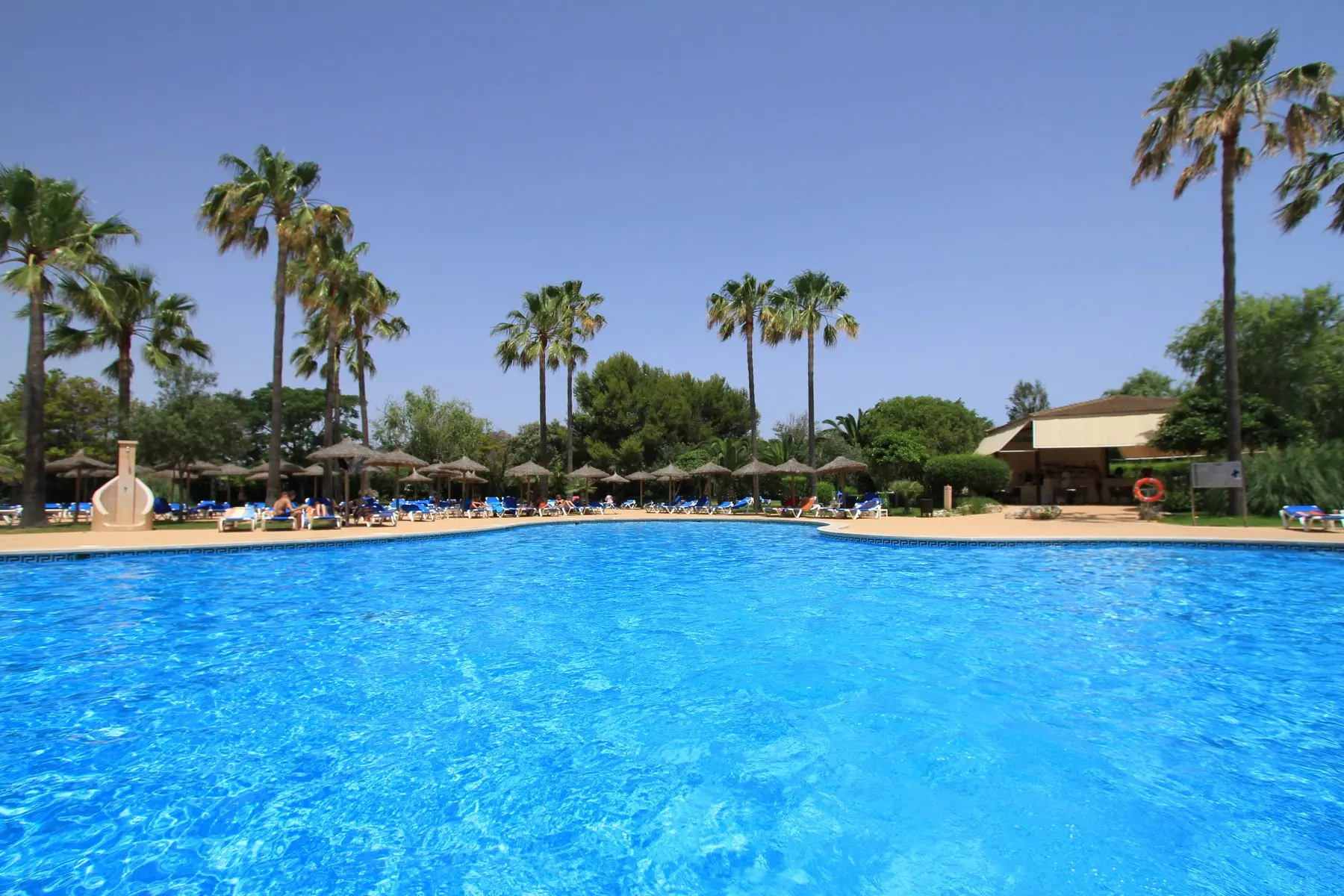Basen w hotelu Garbi Cala Millor