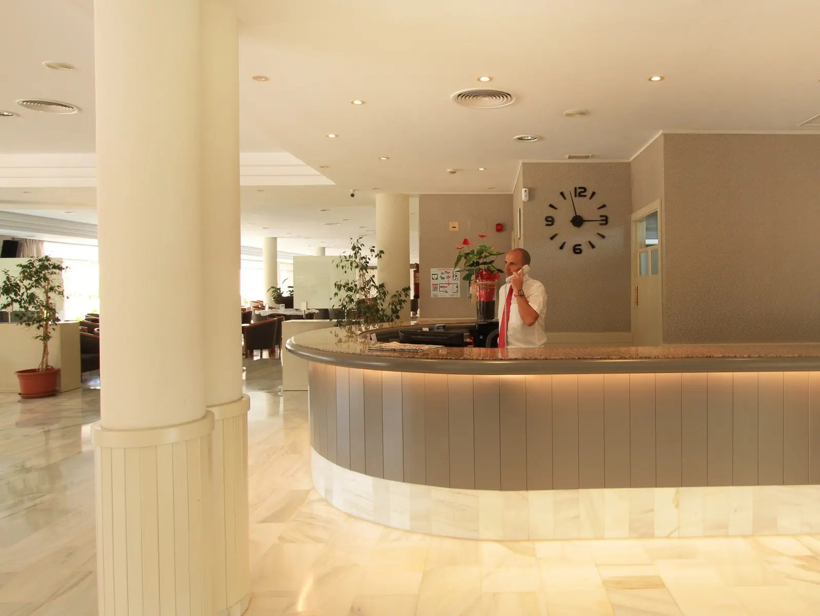 Lobby hotelu Garbi Cala Millor