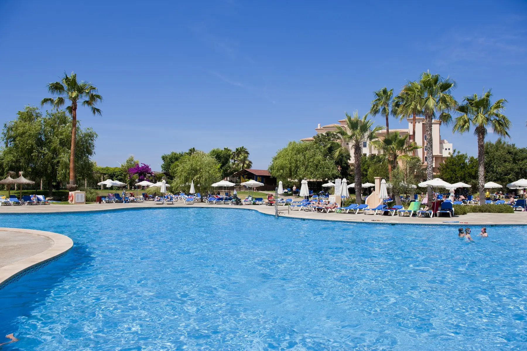 Basen w hotelu Garbi Cala Millor