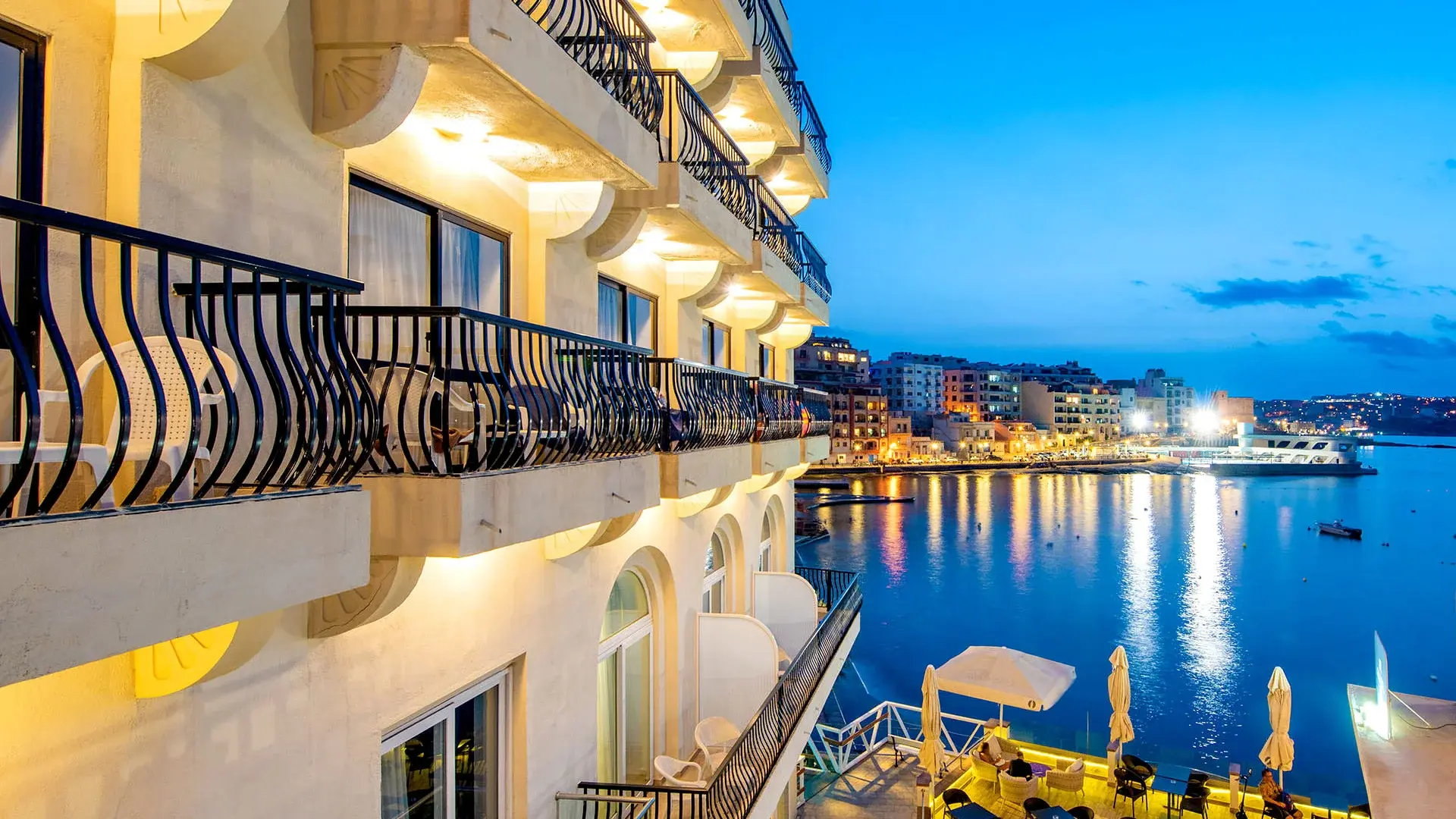 Widok z hotelu Gillieru Harbour Hotel