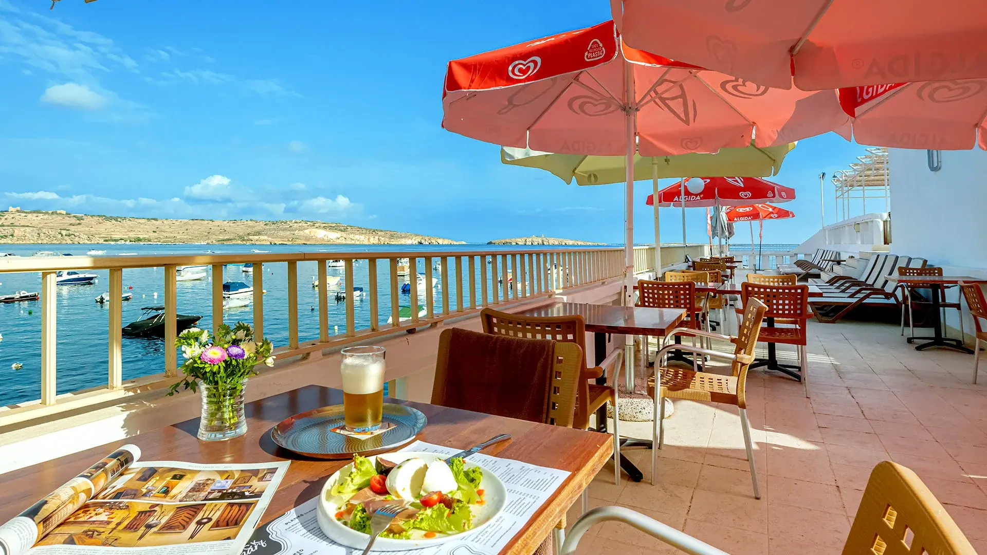 Restauracja i jedzenie w hotelu Gillieru Harbour Hotel