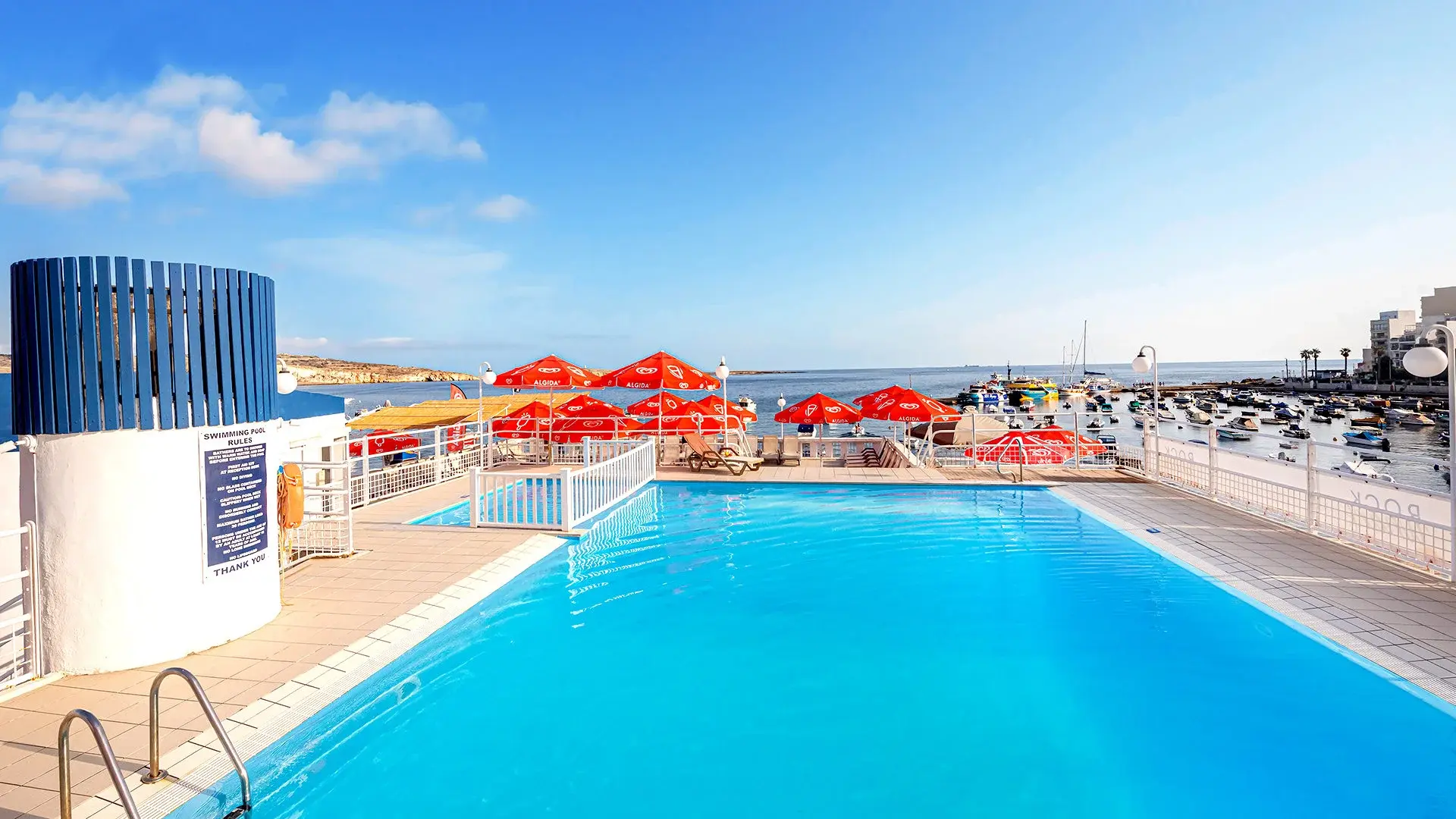 Basen w hotelu Gillieru Harbour Hotel