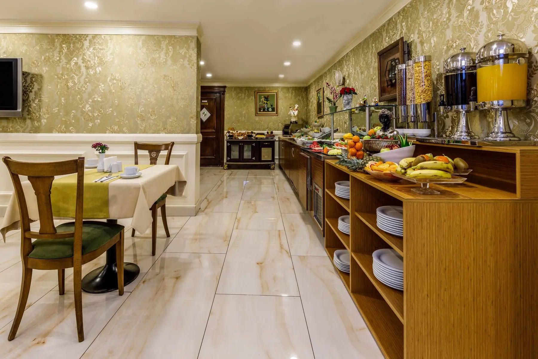 Golden Crown Hotel — GOLDEN CROWN