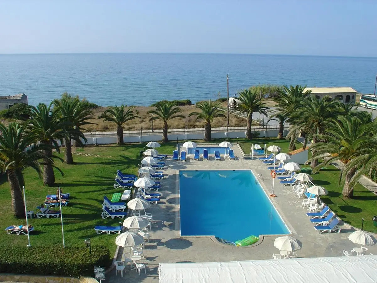 Basen w hotelu Golden Sands