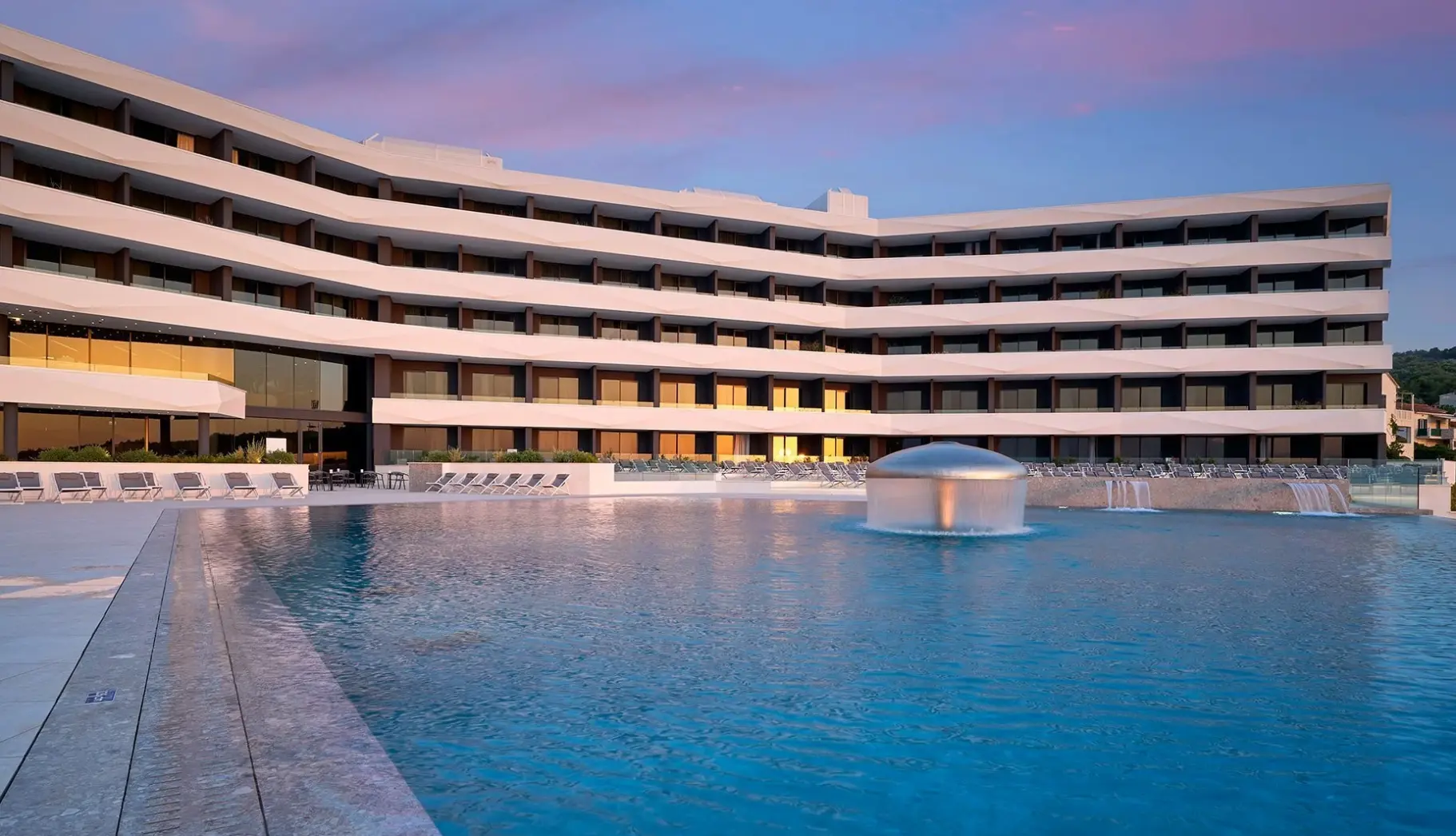 Basen w hotelu Grand Hotel View