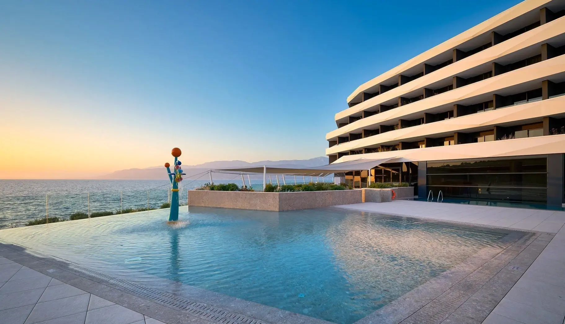 Basen w hotelu Grand Hotel View