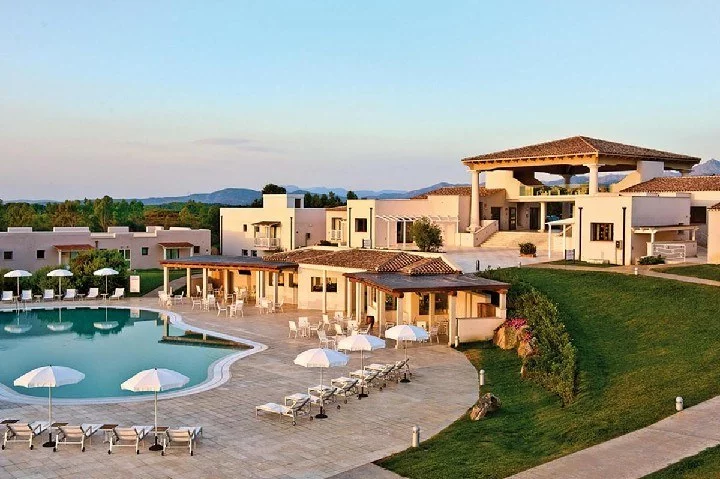 Hotel Grande Baia w Włochy (Sardynia) - oferta last minute