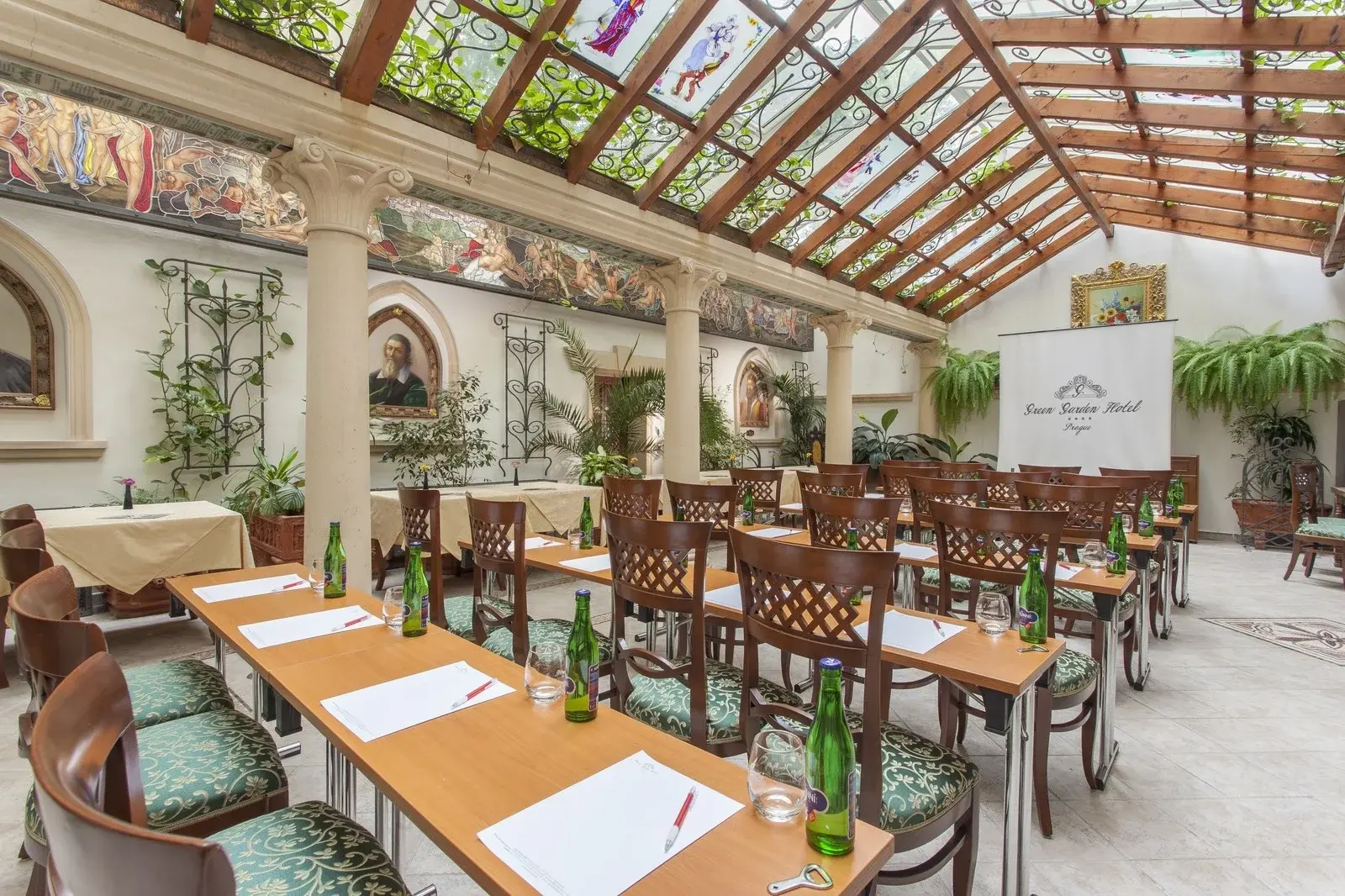 Restauracja i jedzenie w hotelu Green Garden Hotel