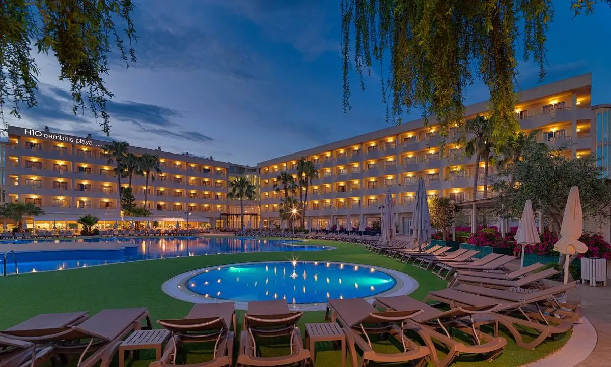 Basen w hotelu H10 Cambrils Playa