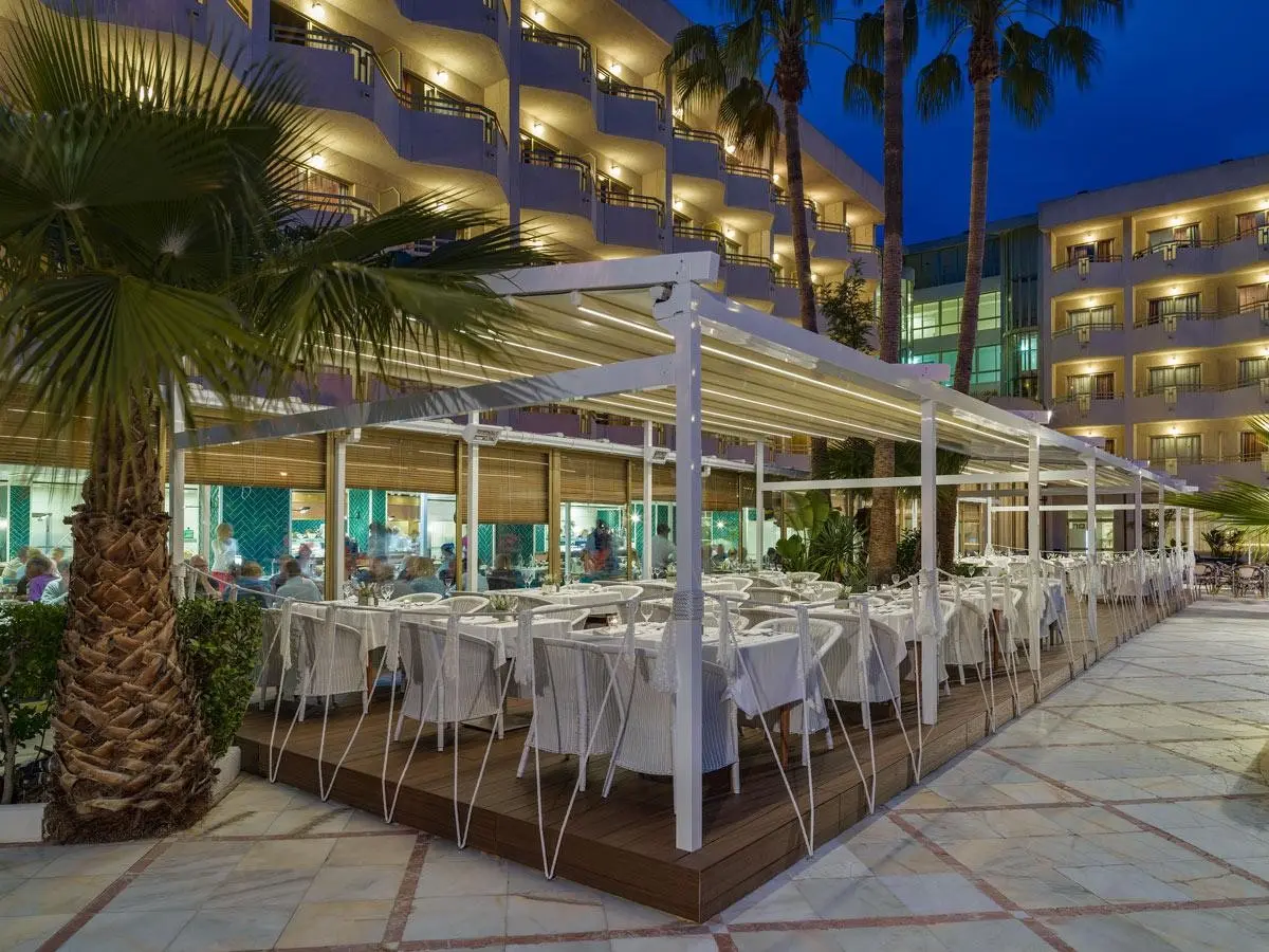 Restauracja i jedzenie w hotelu H10 Cambrils Playa