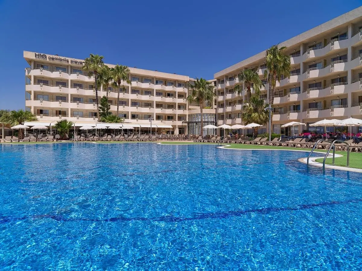 Basen w hotelu H10 Cambrils Playa
