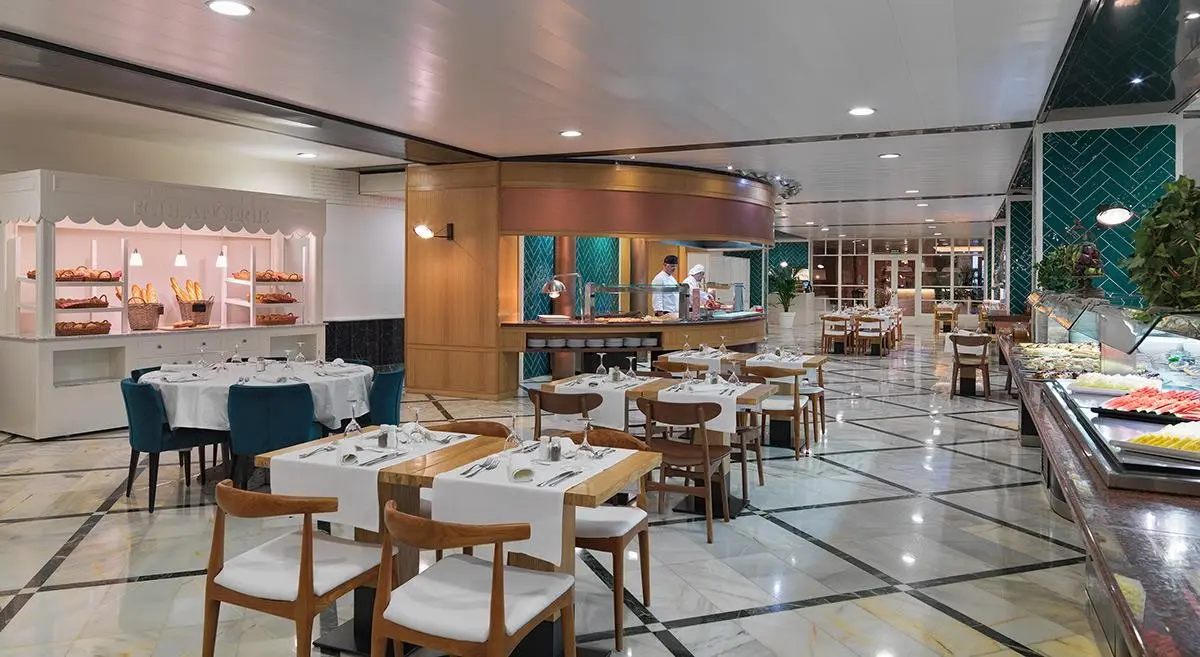 Restauracja i jedzenie w hotelu H10 Cambrils Playa