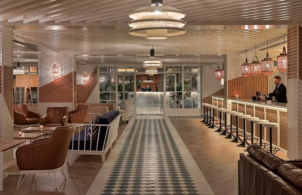 Lobby hotelu H10 Cambrils Playa