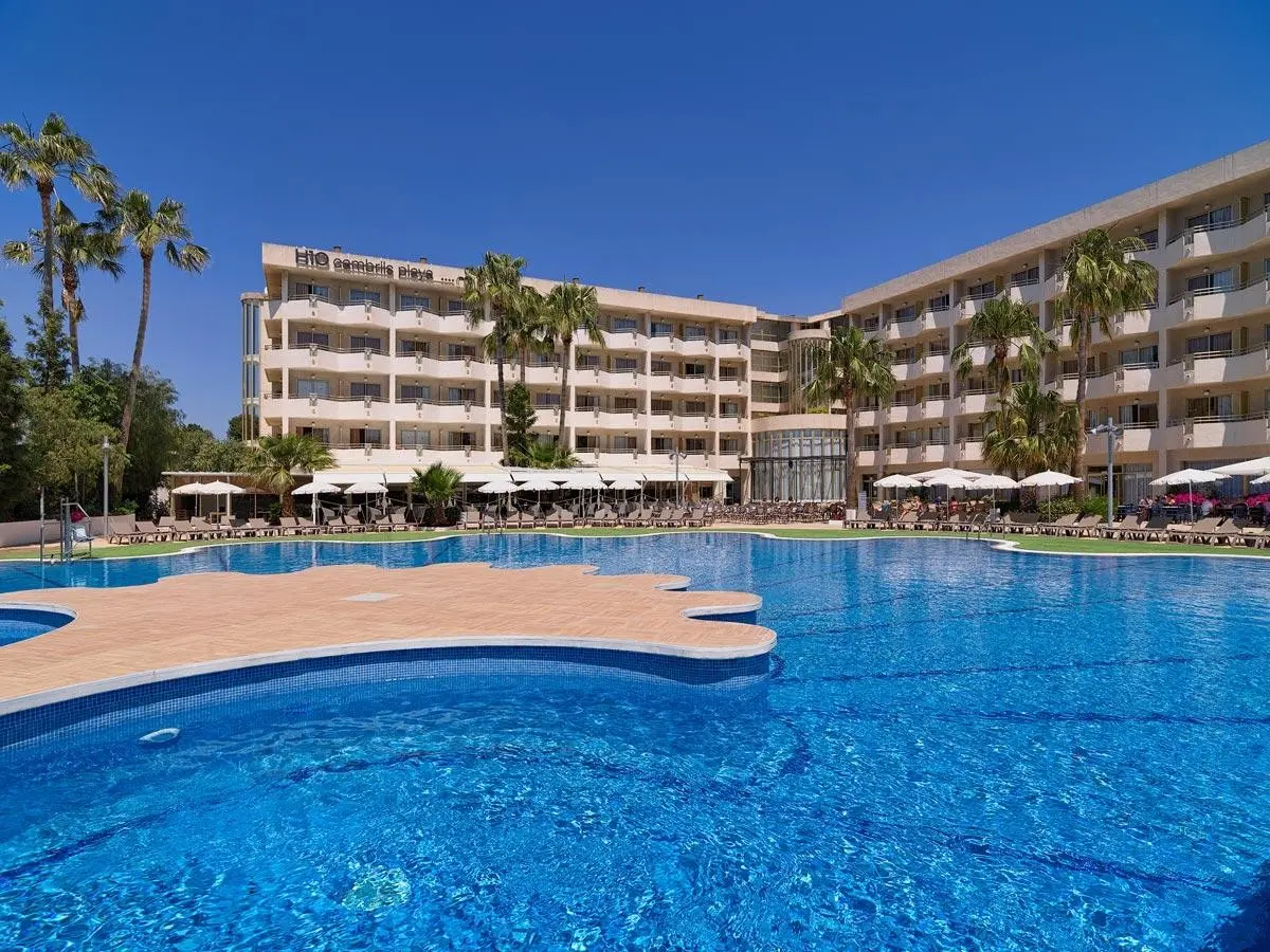 Basen w hotelu H10 Cambrils Playa