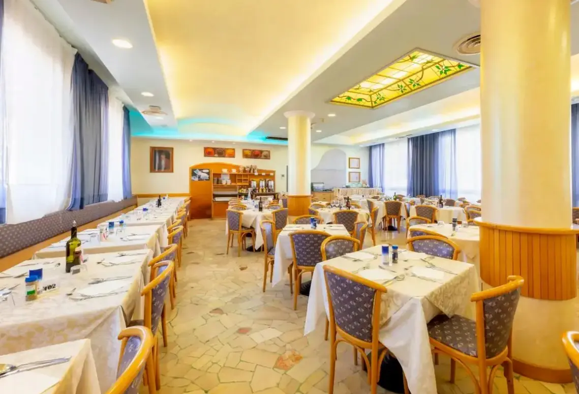 Restauracja i jedzenie w hotelu Harry's