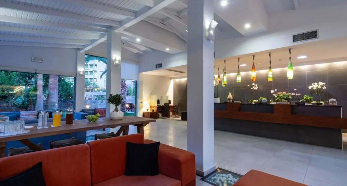 Lobby hotelu High Beach