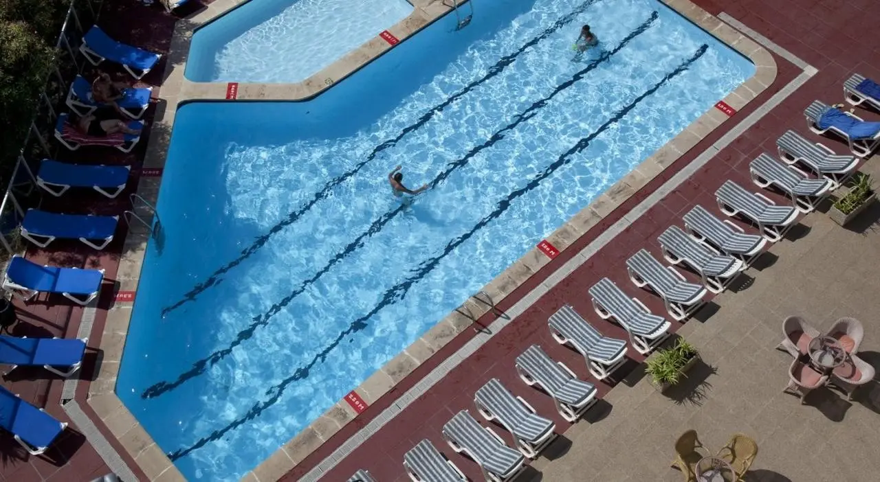 Basen w hotelu HM Balanguera