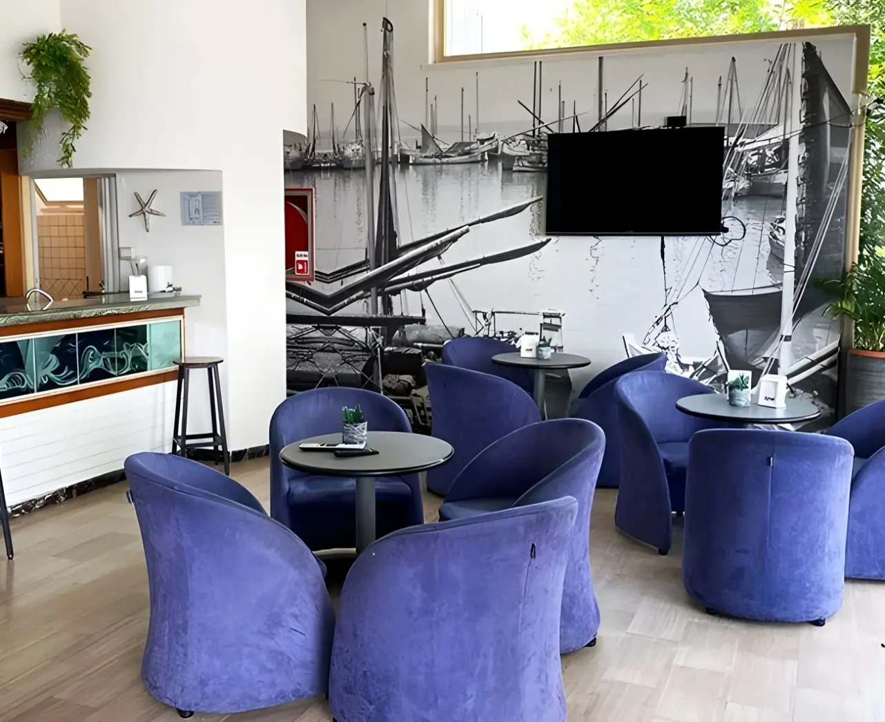 Restauracja i jedzenie w hotelu Holiday
