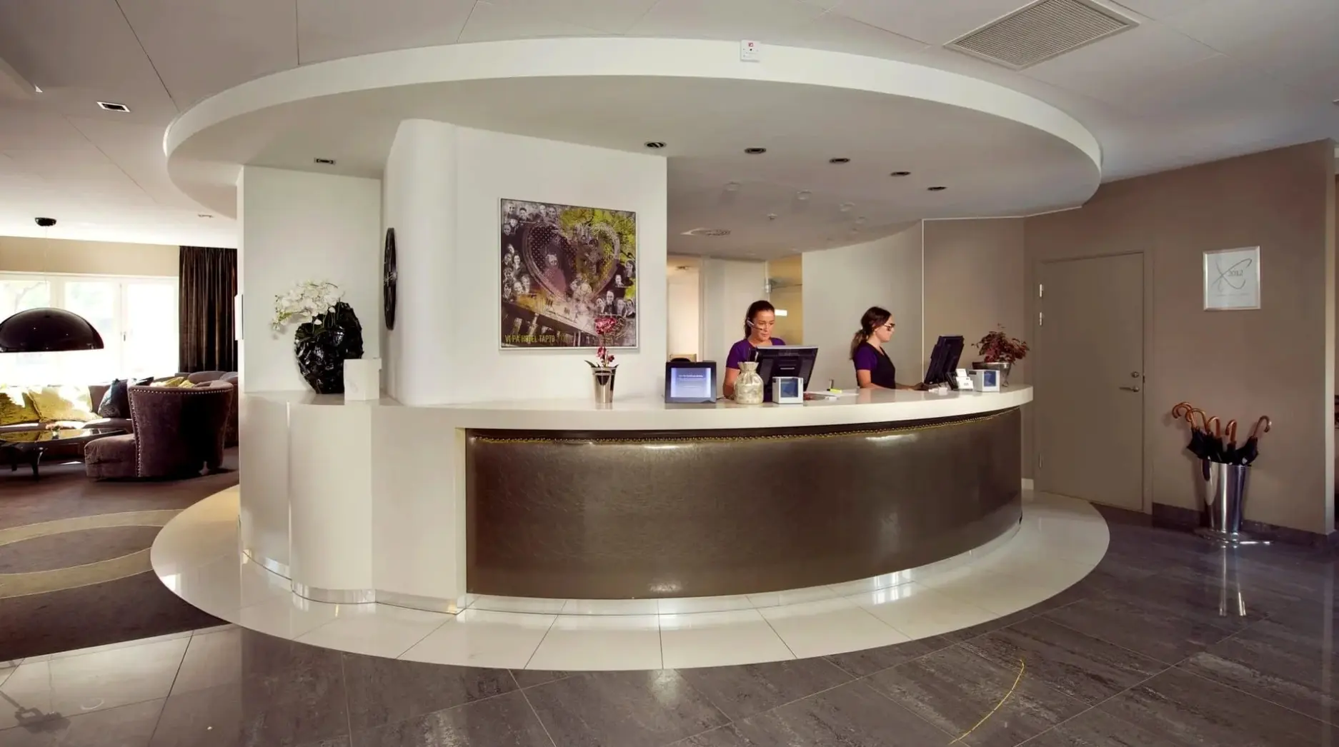 Lobby hotelu Home Hotel Tapto