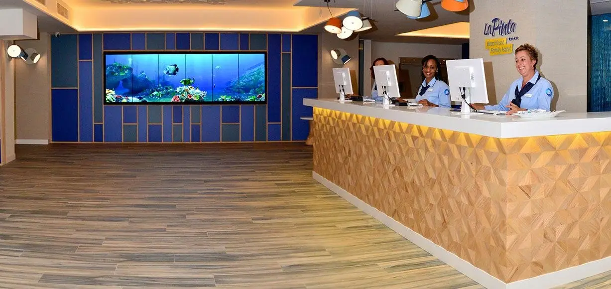 Lobby hotelu Hovima La Pinta Beachfront Family Hotel