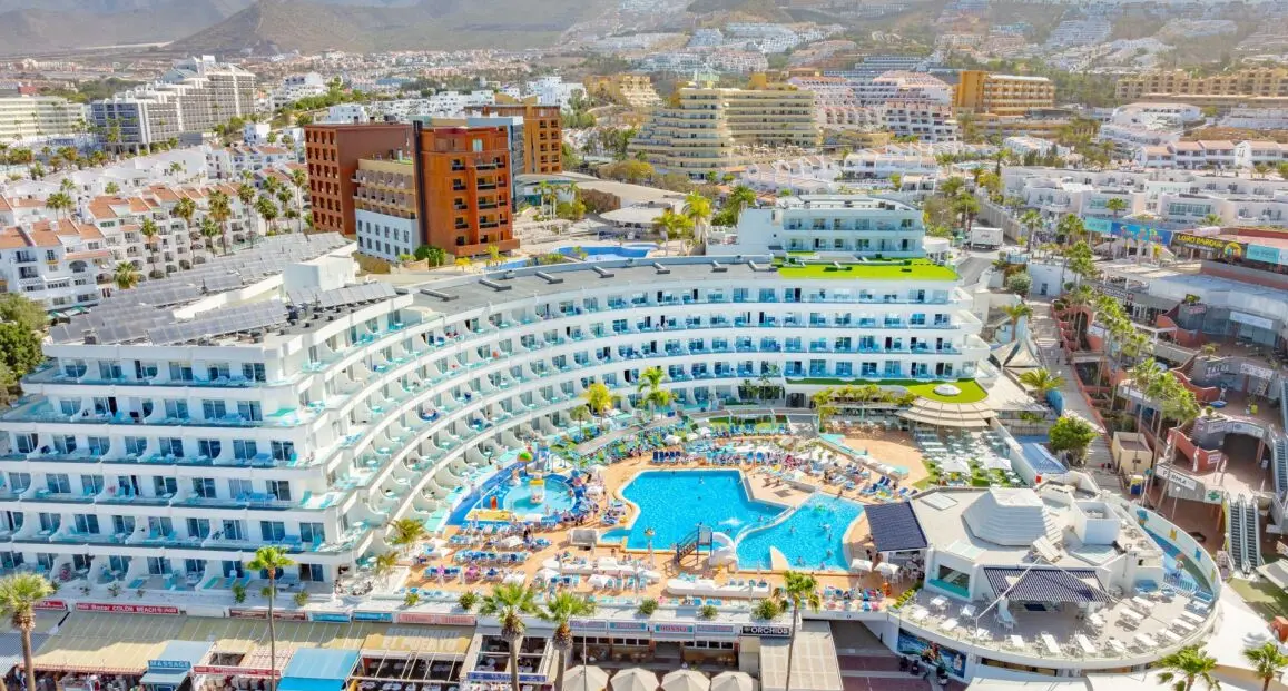 Basen w hotelu Hovima La Pinta Beachfront Family Hotel