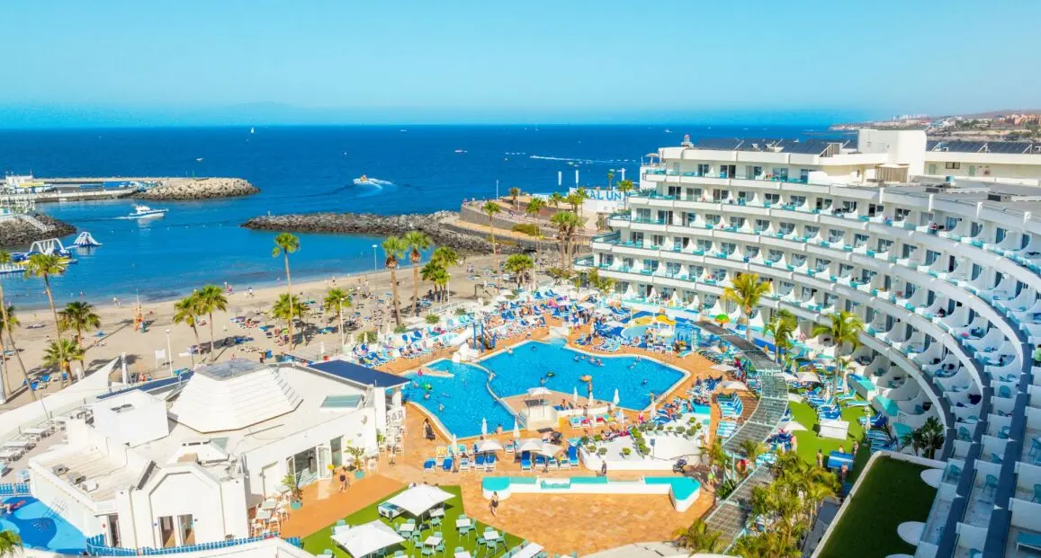 Obiekt hotelu Hovima La Pinta Beachfront Family Hotel