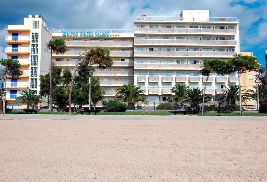 Plaża przy hotelu Htop Pineda Palace