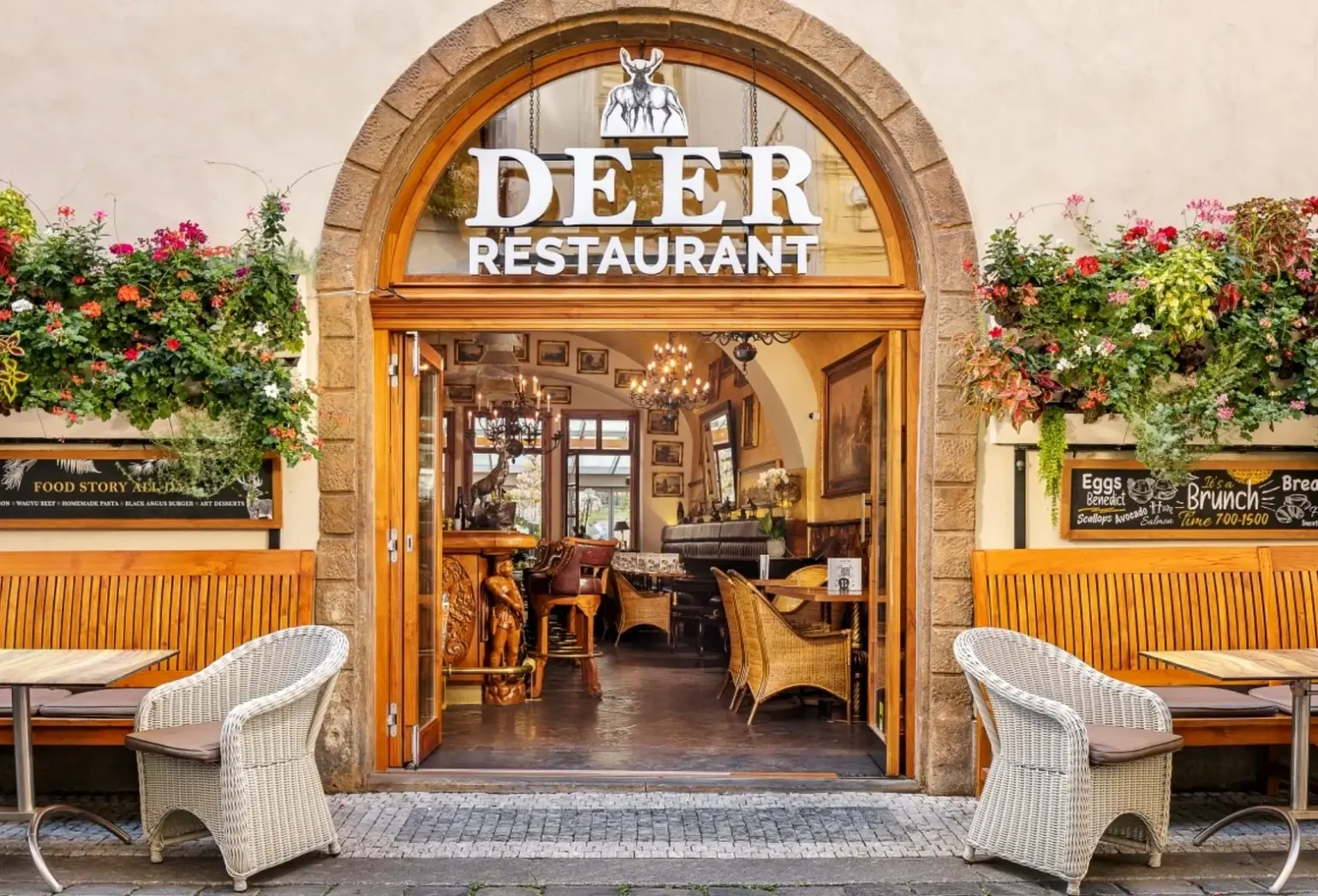 Restauracja i jedzenie w hotelu Iron Gate Hotel & Suites