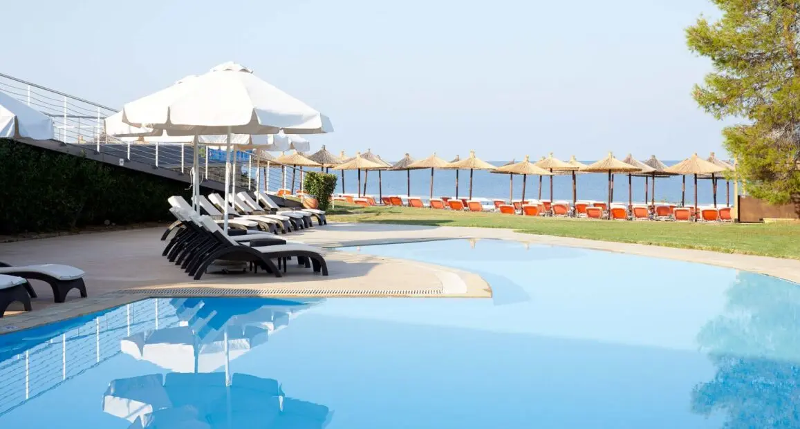 Basen w hotelu Istion Club