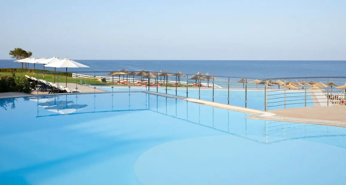 Basen w hotelu Istion Club