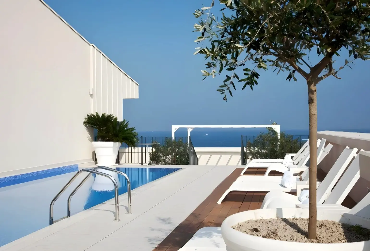 Basen w hotelu JR Hotels Bari Grande Albergo delle Nazioni