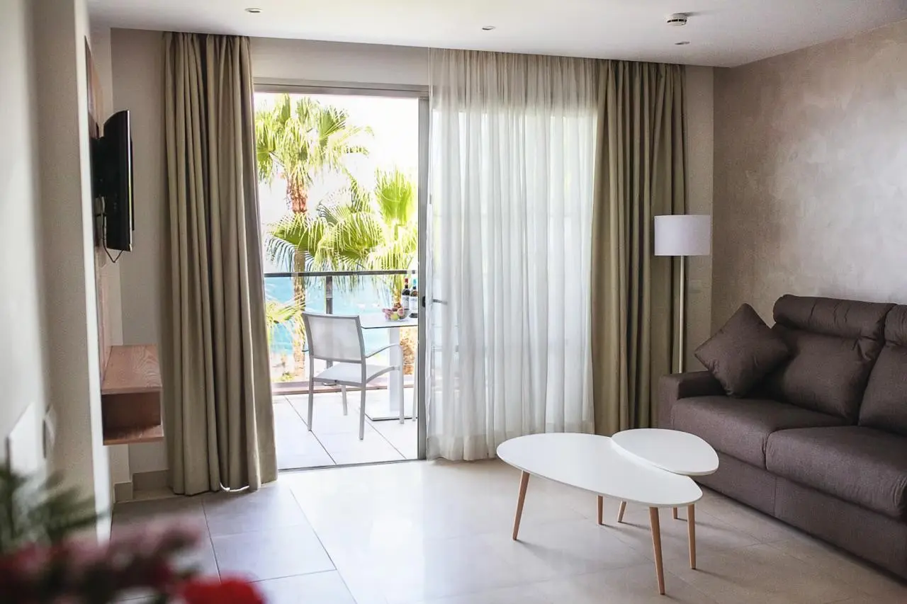 Klayman Diamond Aparthotel — KLAYMAN DIAMOND APARTHOTEL